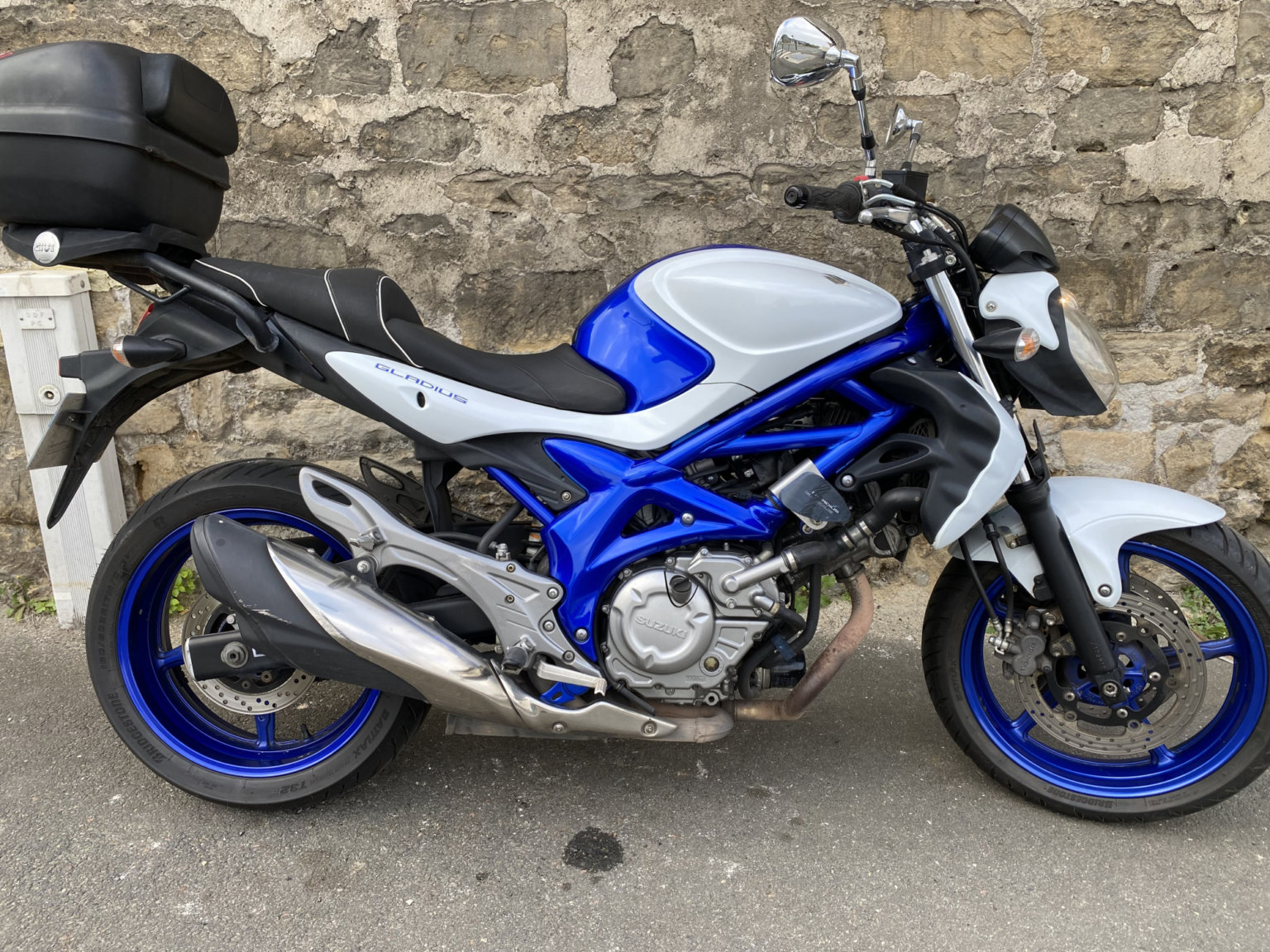 Vendu Suzuki Gladius 650 3490 D couvrir Chez Chambourcy Motos 78 vendu-suzuki-gladius-650-3490-d-couvrir-chez-chambourcy-motos-78