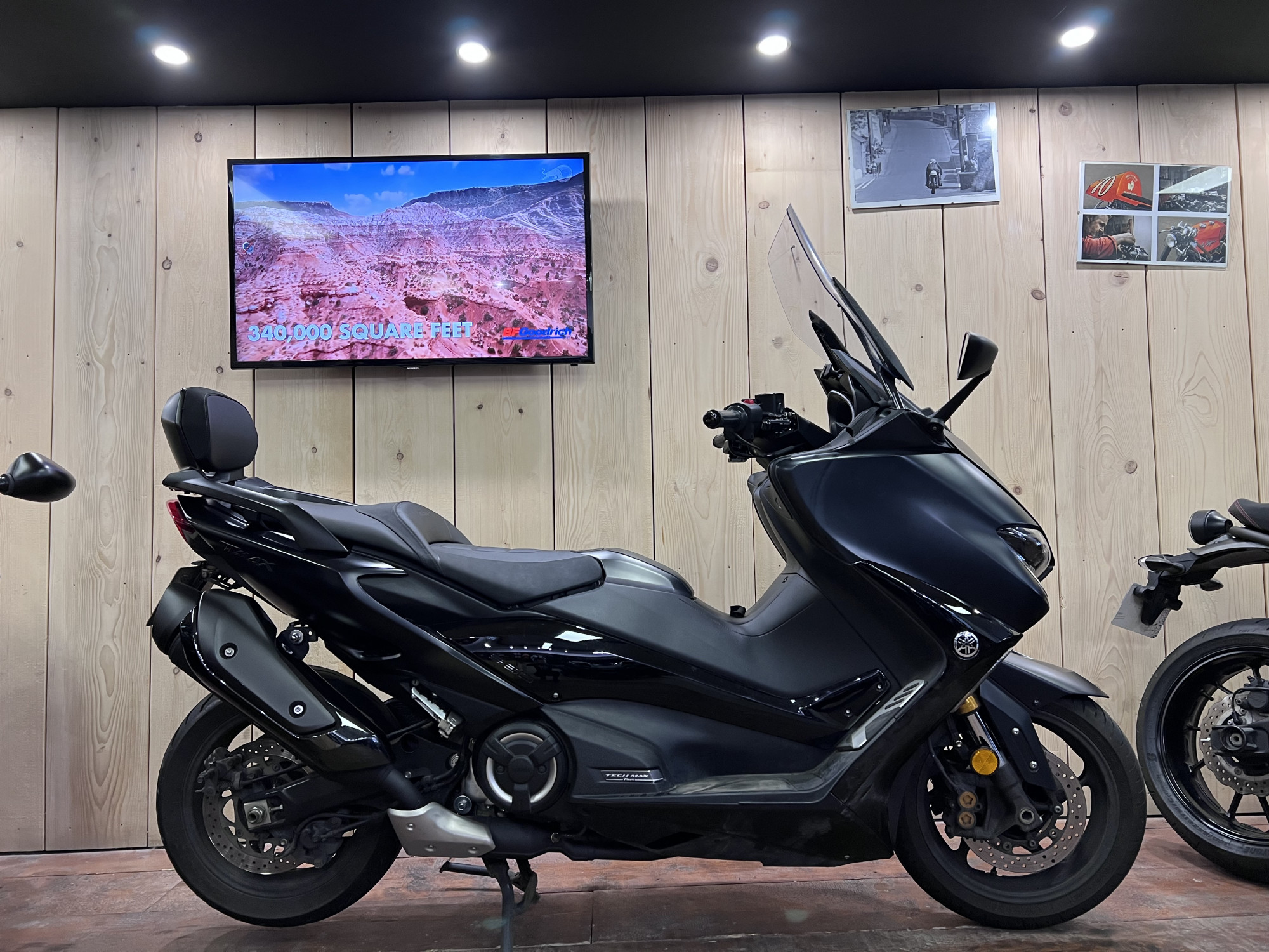 Vendu ! Yamaha Tmax 560 Tech - 9990€ : à découvrir chez Chambourcy Motos 78